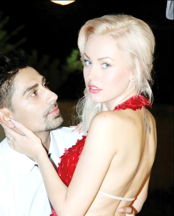 Misha va rămâne singură, în Bucureşti timp de o săptămână, pentru a avea grijă de casă, în lipsa soţului