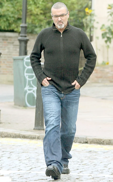 Artistul britanic obişnuia să fumeze aproape 25 de ţigări cu marijuana zilnicFoto: Hepta