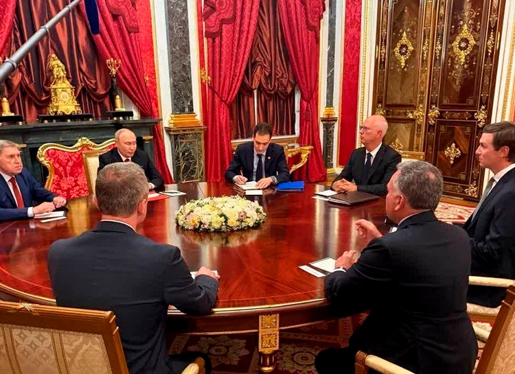 Întâlnire între emisarii lui Trump și Putin