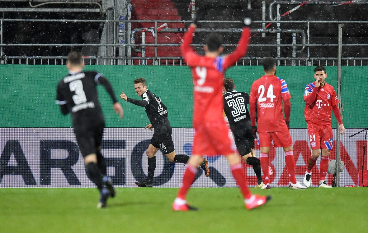 Hauke Wahl a marcat pentru Kiel în minutul 90+5 al meciului cu Bayern MunchenFoto: Guliver / GettyImages