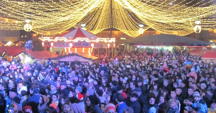 Mii de oameni au participat la deschiderea Targului de Craciun de la Sibiu - Foto Ramona Gaina