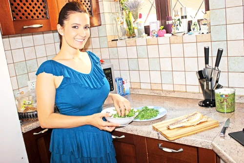 Prezentatoarea TV Ela Crăciun ţine o dietă strictă, cu meniu complet întocmit la începutul lunii, pe zile