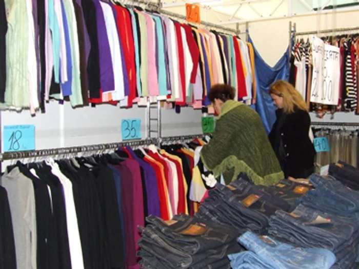 Neamţ: Garderobă de iarnă de la second-hand