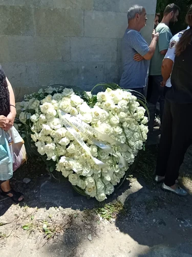Coroana adusă de Irina Cernea / foto: Click!