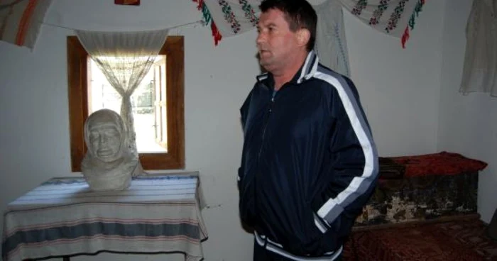 Emil Bărbulescu locuieşte acum în Scornceşti