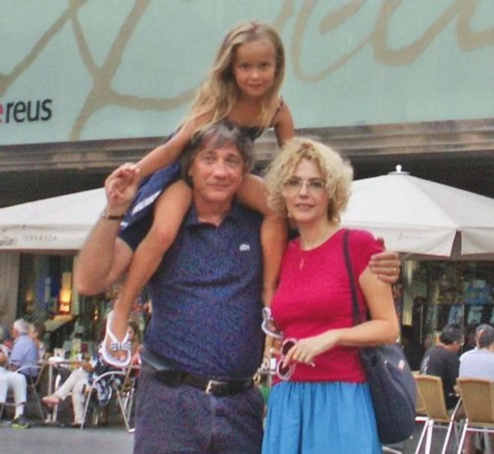 Raluca Moianu, Marius Ancuţa şi fetiţa lor, în vacanţă (arhiva personală)