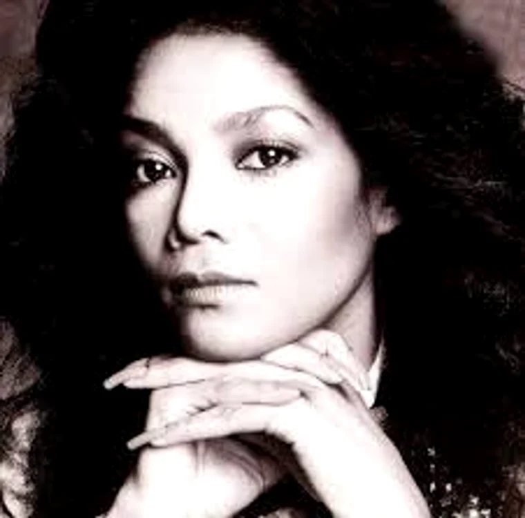 Aşa arăta La Toya Jackson în adolescenţă, cu mult înainte de a descoperi operaţiile estetice 