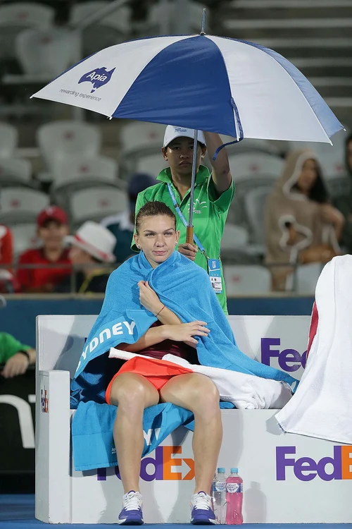 
    Simona Halep  nu a reuşit  să păcălească  ploaia la Sydney  