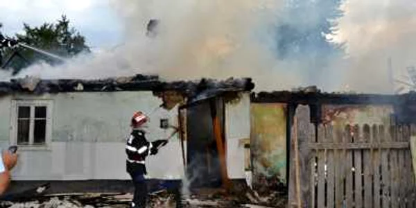 incendiu mitocu dragomirnei suceava. foto ISU Suceava