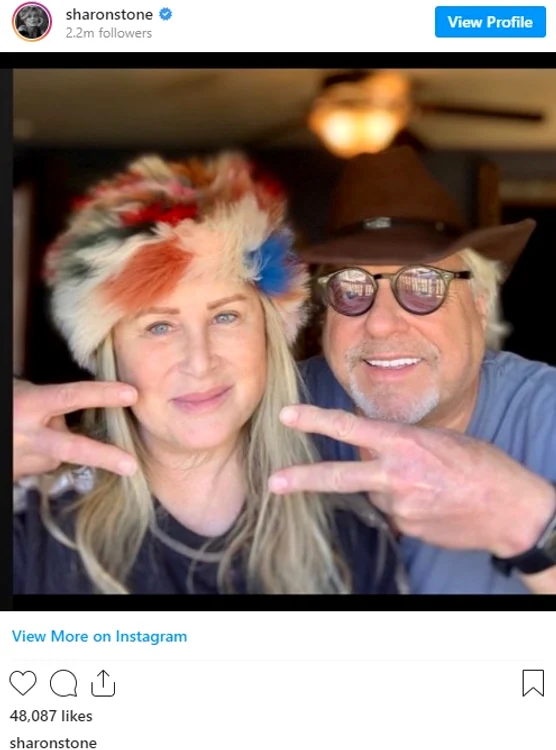 Kelly și soțul ei Bruce au ajuns la spital și sunt conectați la aparate, dar își păstrează optimismul