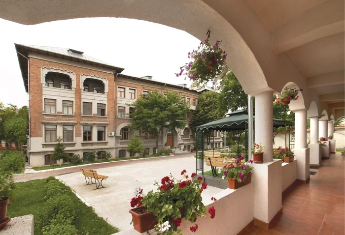 Mănăstirea transformată în spital, în timpul războiului FOTO: Arhiepiscopia Dunării de Jos