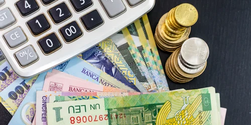Factura - bani - calcule- buget - datorii FOTO Shutterstock 