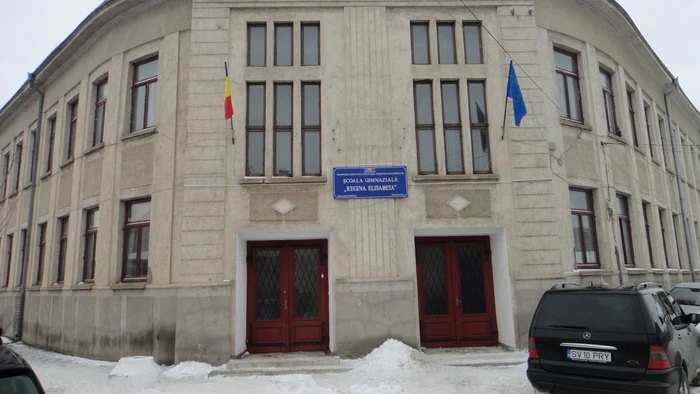 Eleva a întrerupt cursurile şcolii pentru a putea deveni mămică.            FOTO Sandrinio Neagu