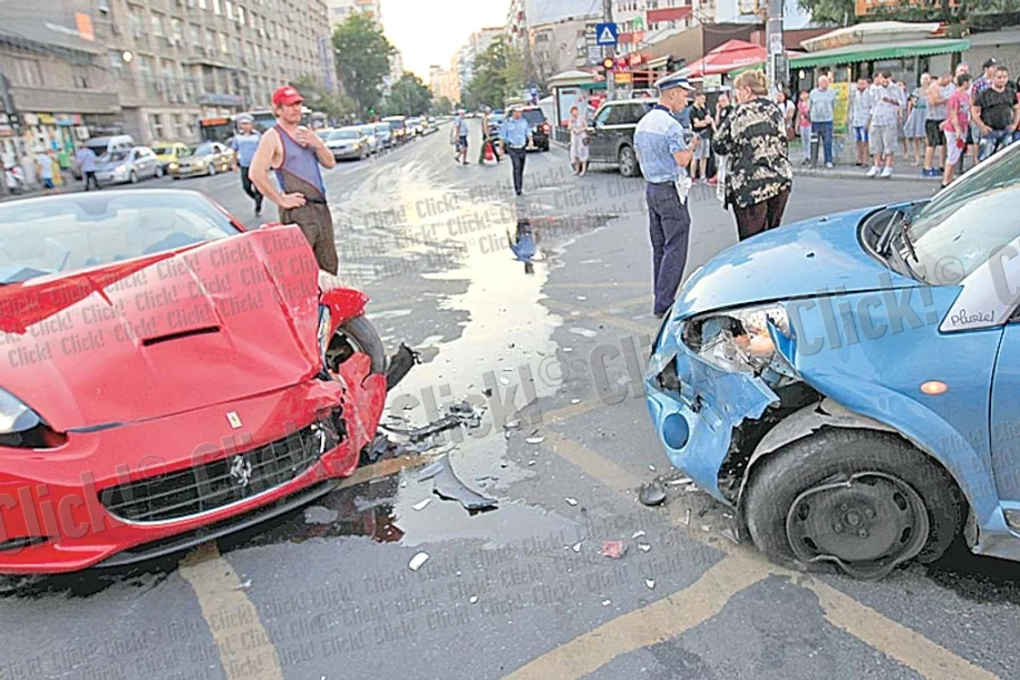 Așa arăta mașina de  200.000 de euro după  accidentul care a avut  loc marţi seara, în  jurul orei 20.00 (Fotografii: Mihai Ionescu)