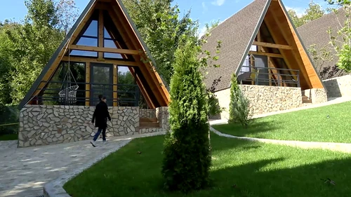 Ansamblul are șase cabane. SURSA FOTO Mugurel Ionașcu