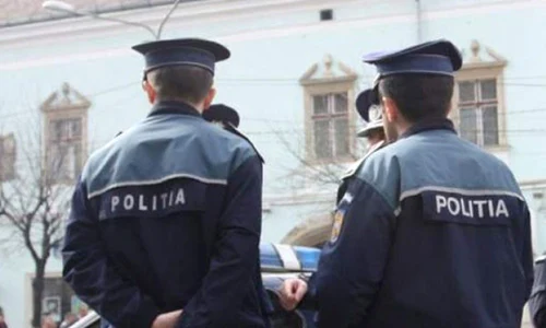 politisti patruland pe strada jpeg