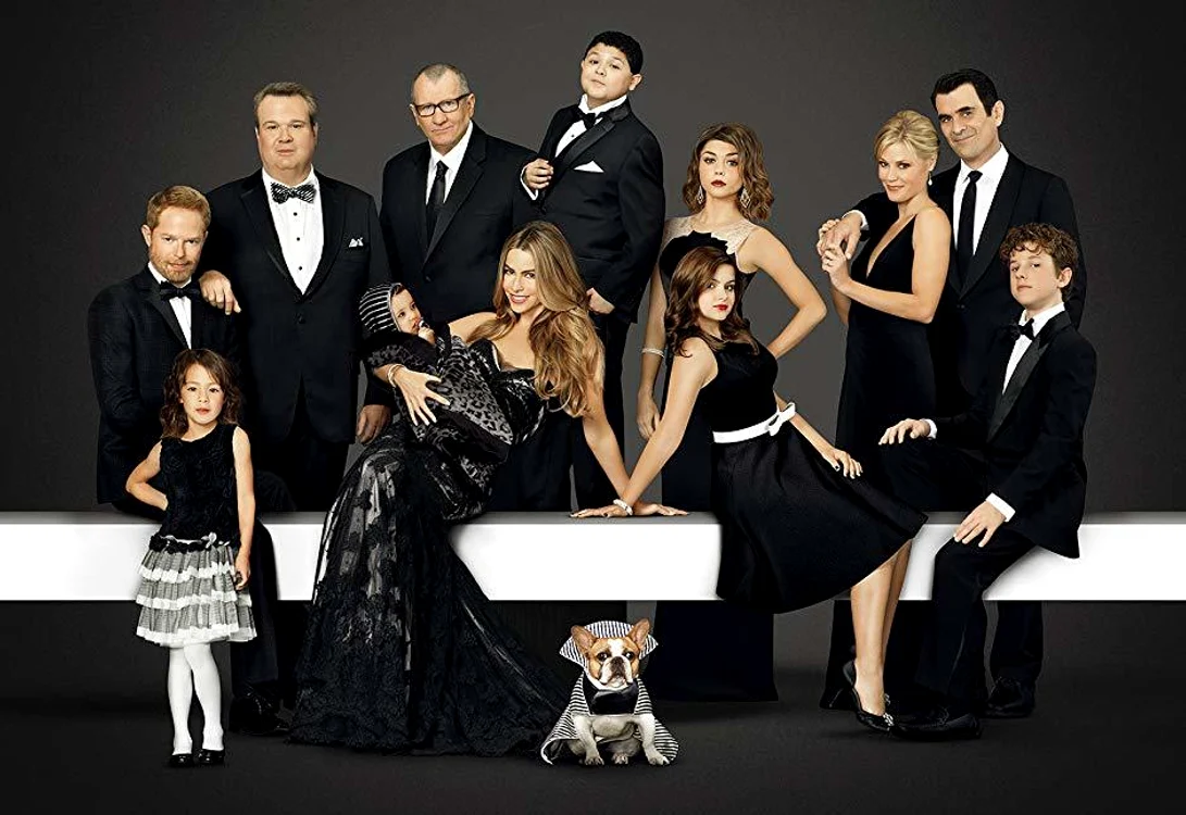 modernfamilys5 6647600 modernfamily v364134662 ri sx940 jpeg