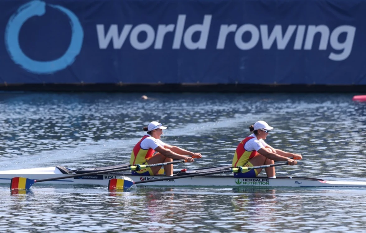 Simona și Ancuța domină autoritar proba de două rame. Foto EPA EFE 