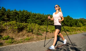 Cum sa practici corect mersul nordic  Sursa foto shutterstock 2153991749 jpg