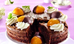 tort de ciocolata si caise jpeg