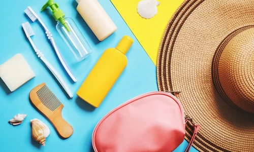 Produse de ingrijire fara de care dermatologii nu pleaca in concediu  Sursa foto shutterstock 1906265059 jpg