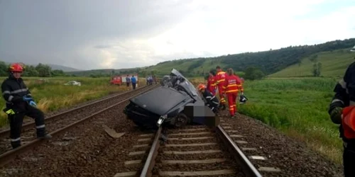 cluj masina accident tren. foto isu cluj