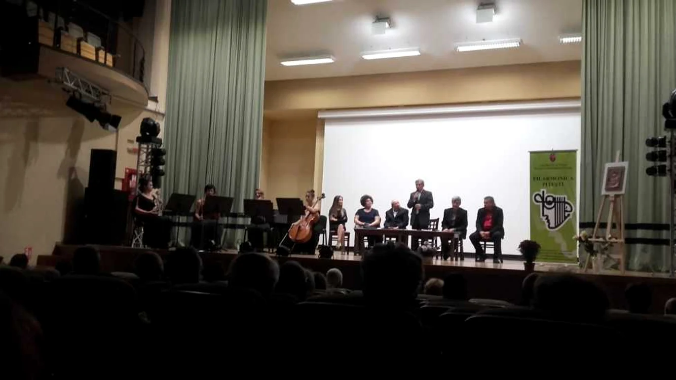 Scriitorul, jurnalistul şi ptofesorul Marin Ioniţă,  la vremea infinitului dublu