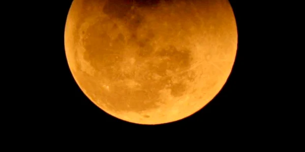 Eclipsă totală de lună
