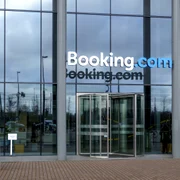booking com sediu foto shutterstock