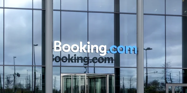 booking com sediu foto shutterstock