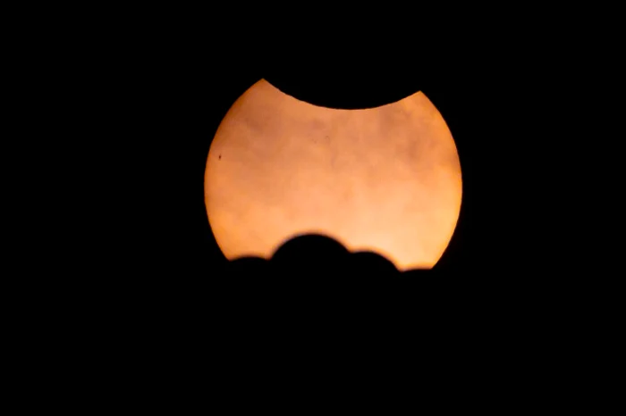 Eclipsa parțială de Soare, văzută din Anglia. Foto: Profimedia