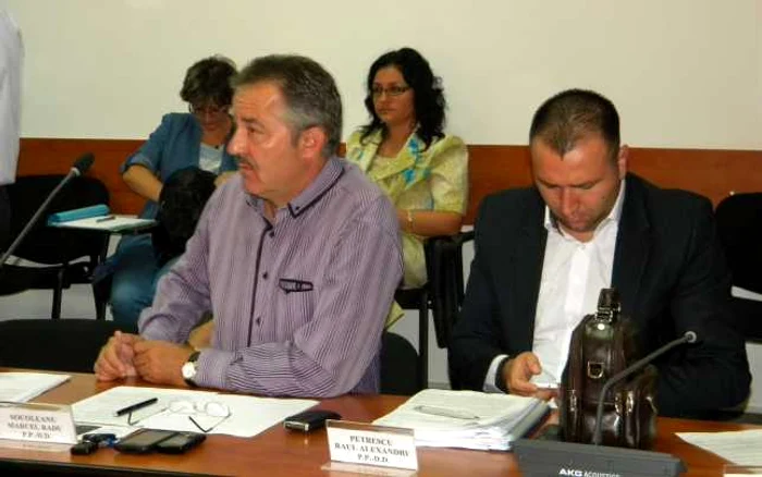 Radu Socoleanu şi Raul Petrescu, consilieri locali PP-DD. FOTO: Dana Mihai