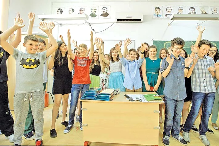 
    Anastasia, de 4 ani, a ”absolvit” grupa mică la grădiFoto: Roberto Sălceanu  