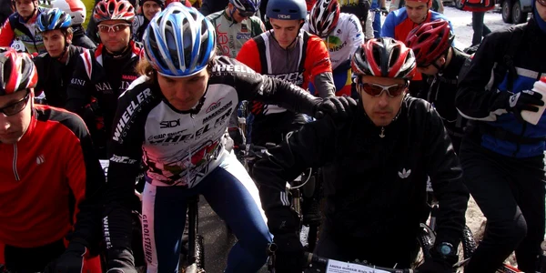 Cicliştii au luat startul la ora 11.30
