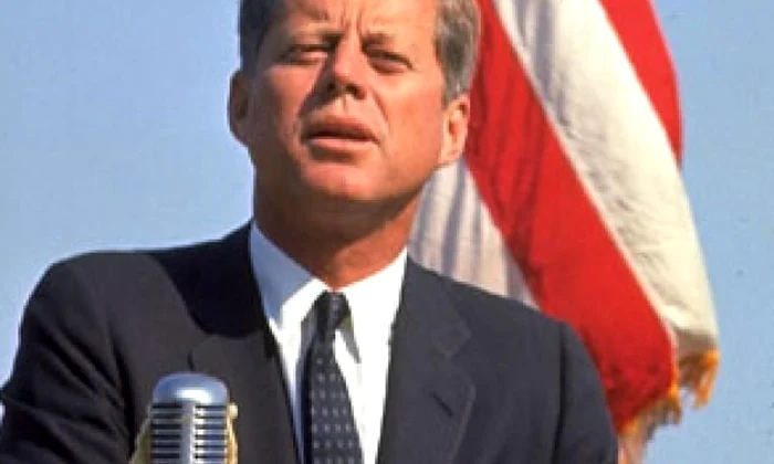 22 noiembrie: A fost asasinat John F  Kennedy, cel de–al 35–lea preşedinte american  jpeg