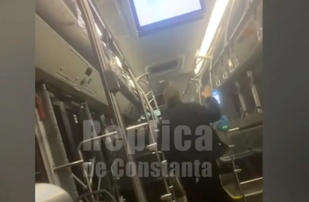 Bătaie în autobuz Captură video 