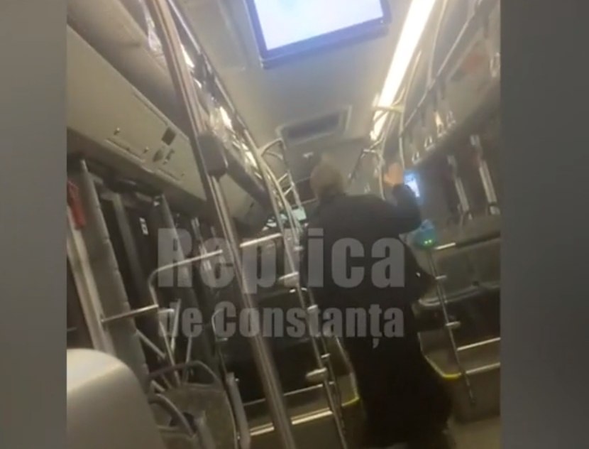 Incident într-un autobuz: Un bărbat călugăr a agresat un călător. Incident într-un autobuz: Un bărbat călugăr a agresat un călător.