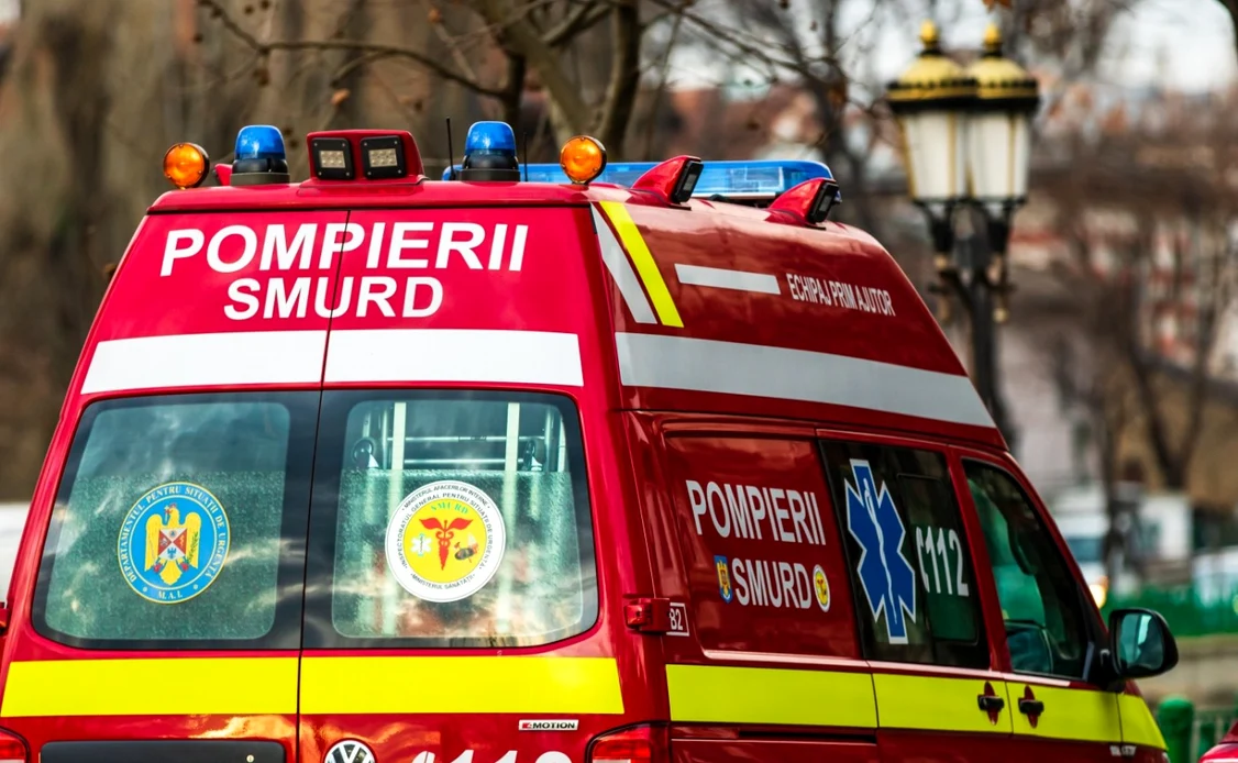 Victima a fost transportată cu o ambulanță la spital FOTO Arhivă Adevărul