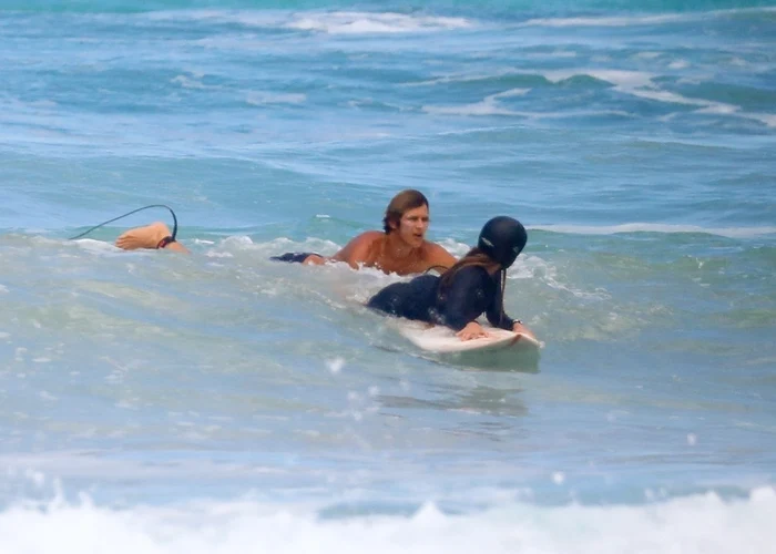 Shakira învață surfingul în Costa Rica, Foto Profimedia (2) jpg