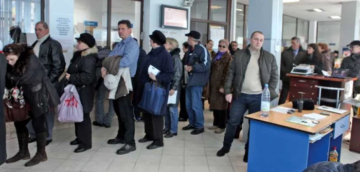 Lunar, în faţa ghişeelor Fiscului se vor face cozi interminabile FOTO Click!