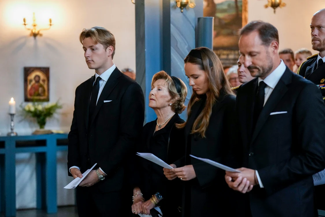 Regele Haakon, Prințesa Ingrid Alexandra, Regina Sonja și Prințul Sverre Magnus în Biserica Asker, Profimedia (5) jpg