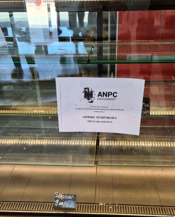 Comisarii ANPC au descoperit în două magazine Auchan aflate în Suceava şi Iaşi că erau utilizate spaţii de depozitare improprii, cu mucegai Foto ANPC
