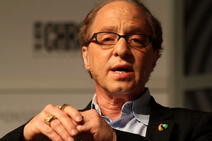 Ray Kurzweil este un futurolog renumit şi director de inginerie în cadrul Google