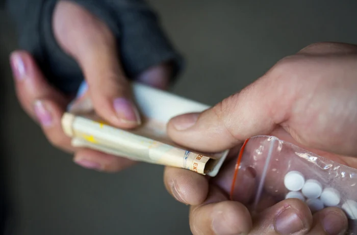 Liceenii se împrumutau la cămătari pentru droguri