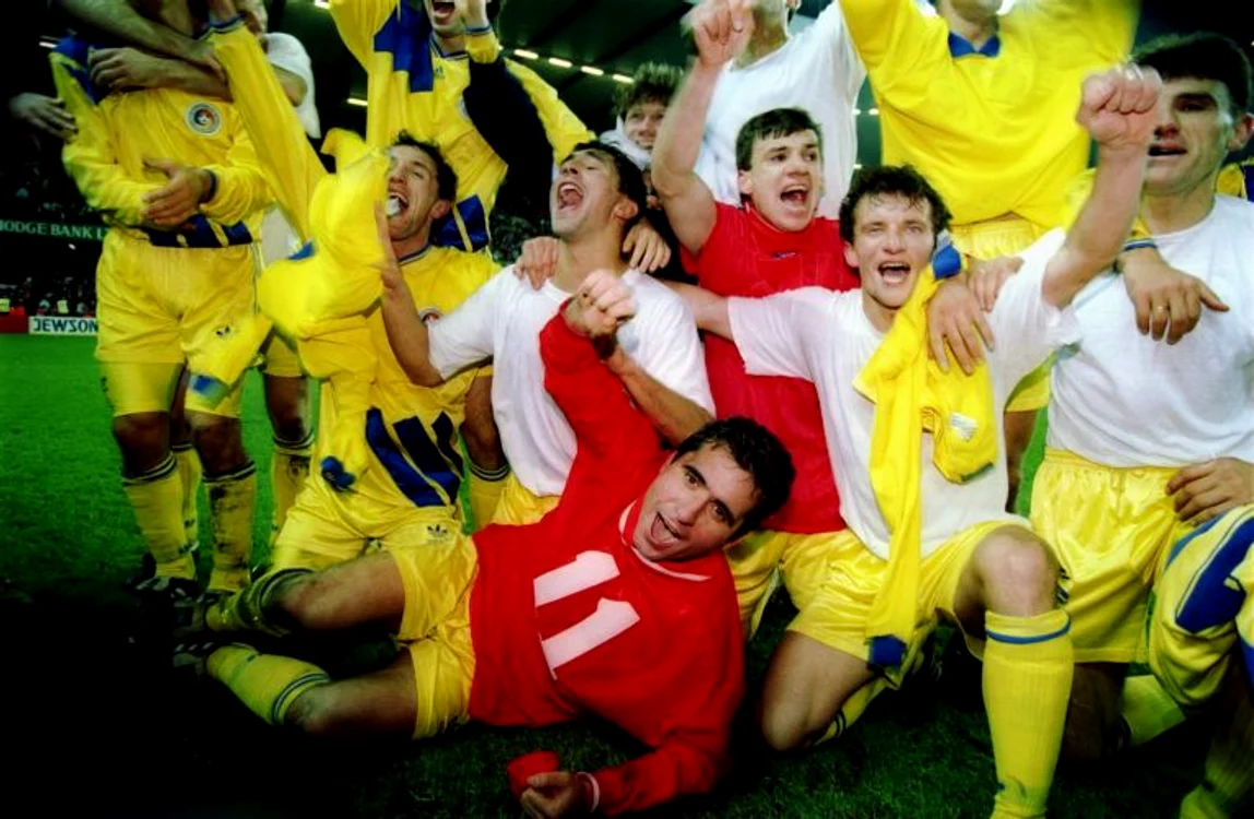 
    Generatia de Aur si-a inceput ascensiunea prin victoria din 1993 de la Cardiff, 2-1 cu Tara GalilorFOTO: Guliver/ Gettyimages  