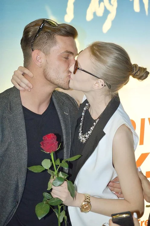 Bogdan Vlădău şi-a "sufocat" iubita cu sărutări când aceasta s-a întors în ţarăFoto: Alex Muscaliu