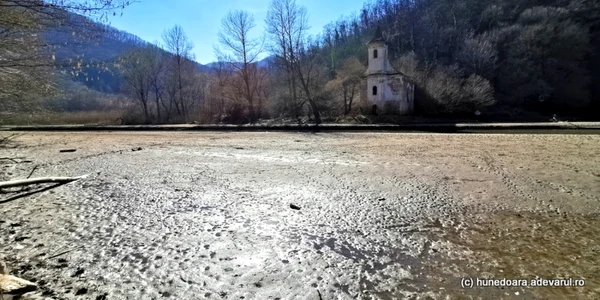 lacul cincis foto daniel guta adevarul