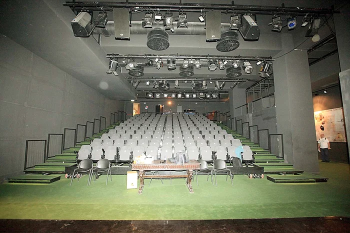 Sala Atelier poate primi până la 300 de spectatori
