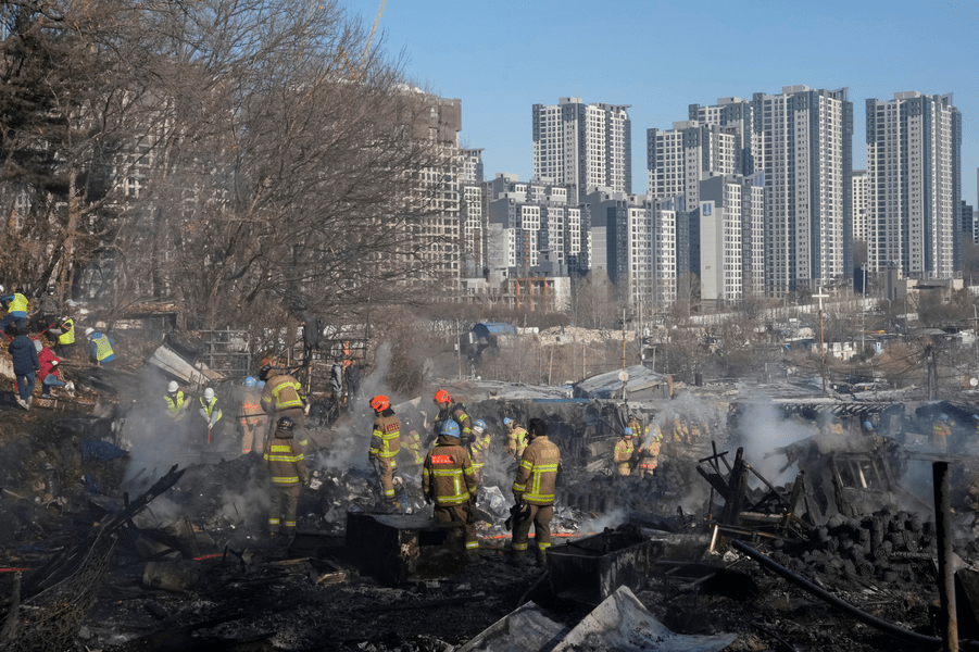 Incendiu devastator într-o mahala din Seul. 500 de persoane evacuate și 60 de locuințe distruse FOTO VIDEO