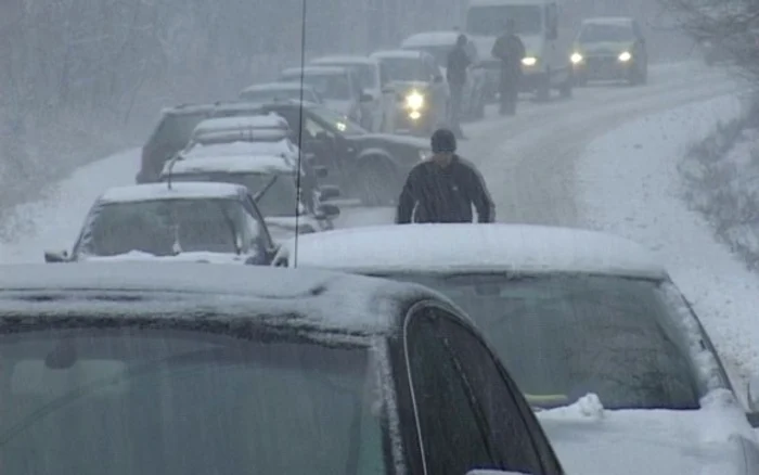 Din pricina zăpezilor, se circulă greu în toată ţara